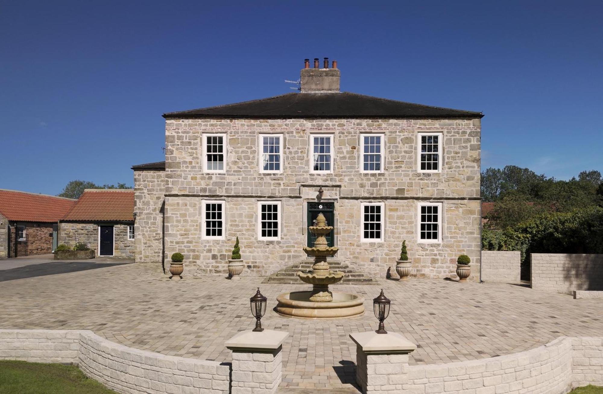 Killerby Old Hall With Hot Tub And Swimming Pool Scarborough Exterior foto